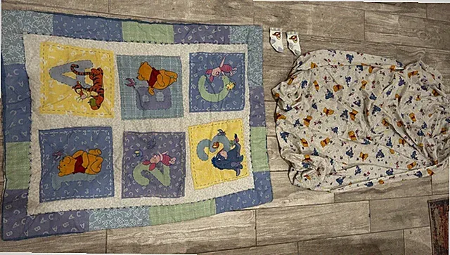 RARE ABC POOH DISNEY BABY QUILT AND FITTED SHEET AND SOCKS - ULTIMATE BABY BUNDL